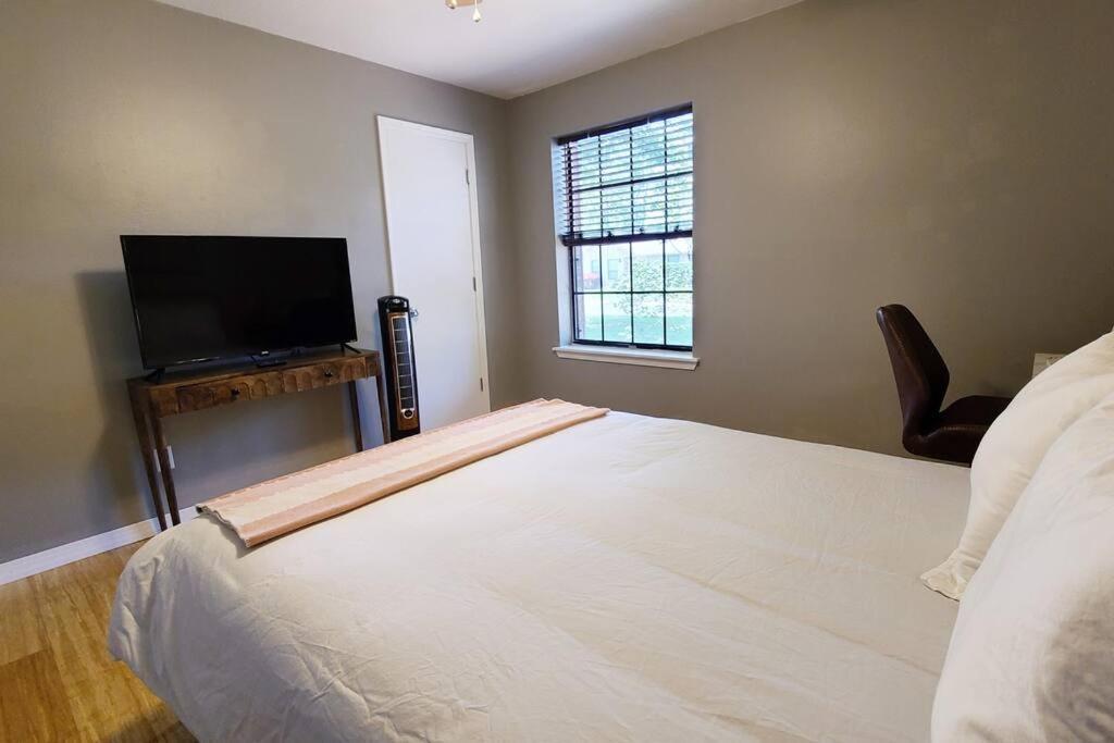 Centrally Located In Rogers And Bentonville! -Private Rooms Exterior photo