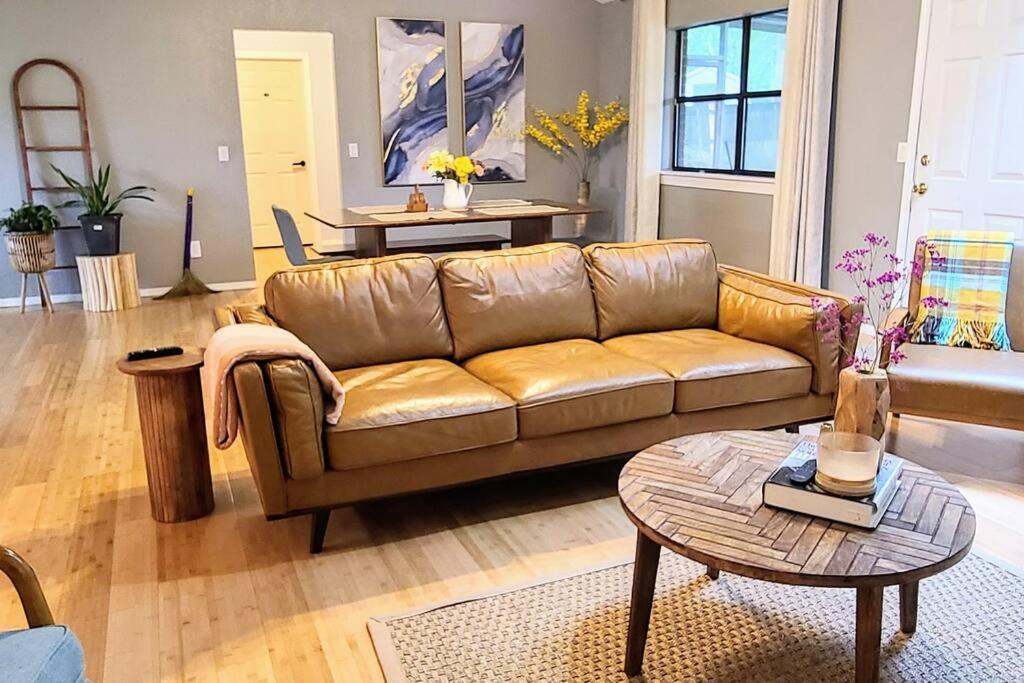 Centrally Located In Rogers And Bentonville! -Private Rooms Exterior photo